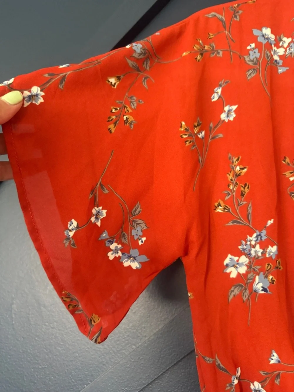 Floral Button-Front V-Neck rust color peplum top - Picture 3 of 5